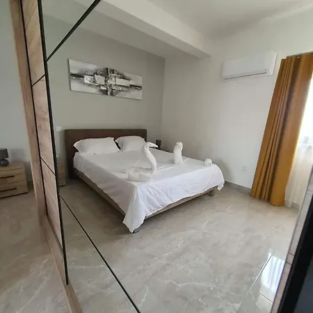 Pretty 2 Bedroom With Shared Pool Apartman *