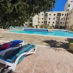 Pretty 2 Bedroom With Shared Pool