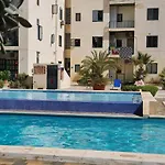 Pretty 2 Bedroom With Shared Pool Appartement