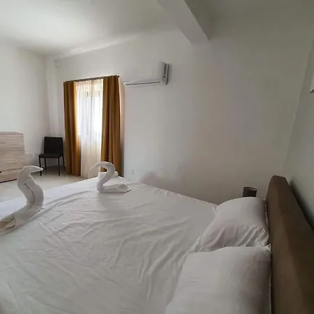 דירה Pretty 2 Bedroom With Shared Pool סיינט פול ביי