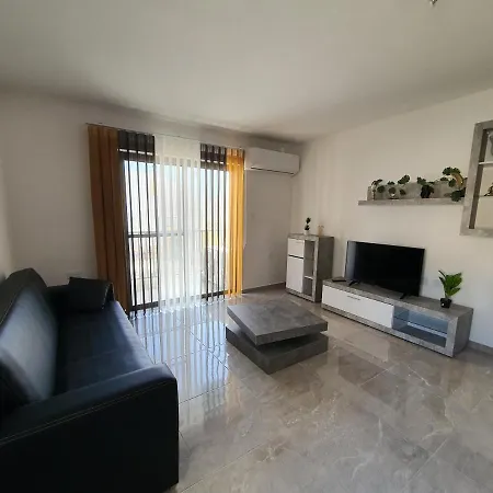 Pretty 2 Bedroom With Shared Pool * St. Paul's Bay