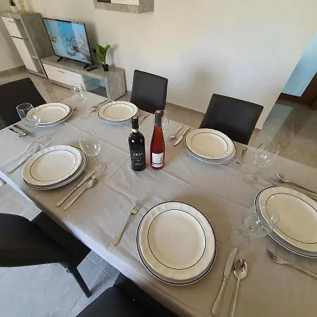 Pretty 2 Bedroom With Shared Pool Apartment St. Paul's Bay