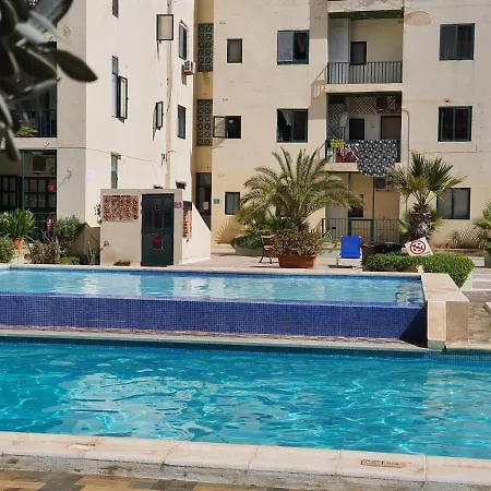 Pretty 2 Bedroom With Shared Pool Lägenhet