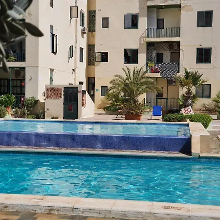 Pretty 2 Bedroom With Shared Pool Apartment