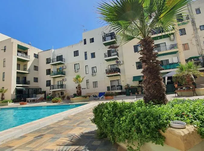 Pretty 2 Bedroom With Shared Pool Apartament