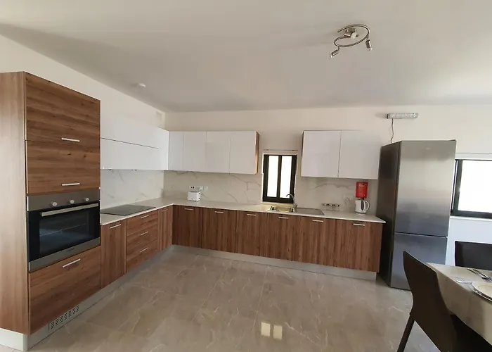 Pretty 2 Bedroom With Shared Pool * St Paul's Bay