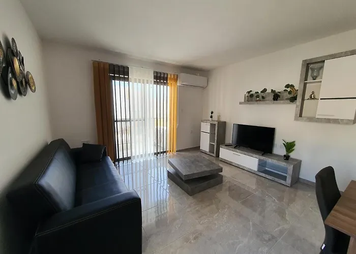 Pretty 2 Bedroom With Shared Pool * St. Paul's Bay