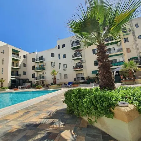 Pretty 2 Bedroom With Shared Pool Apartamento