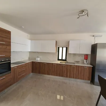 Pretty 2 Bedroom With Shared Pool * St. Paul's Bay